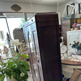 Willow Tree Furniture Company